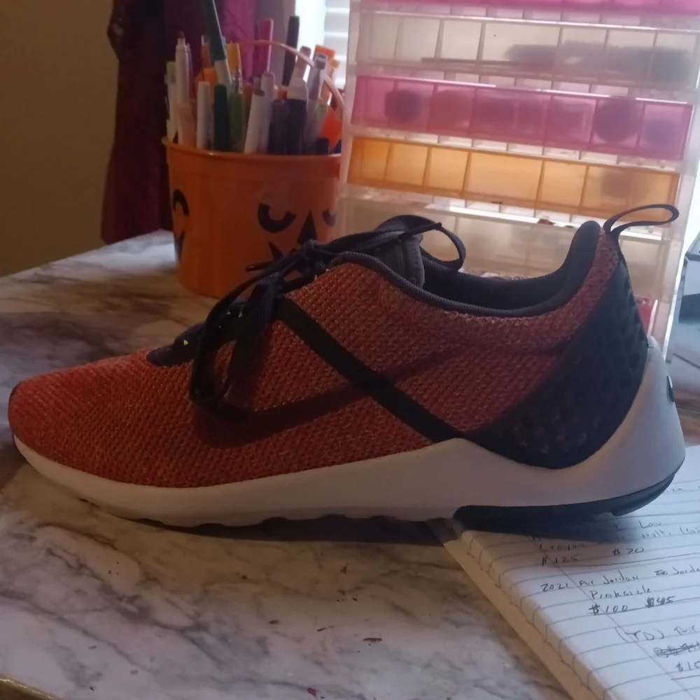 Shoes - Picture 5 of 6
